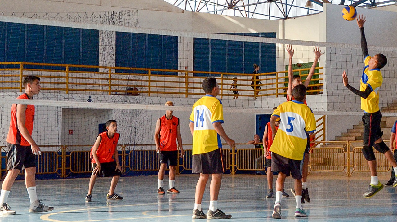 Prefeitura expande horários de aulas de Vôlei e Handebol