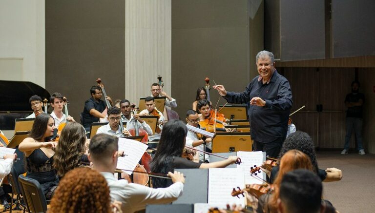 Orquestra Jovem emociona público no desfile cívico-militar em